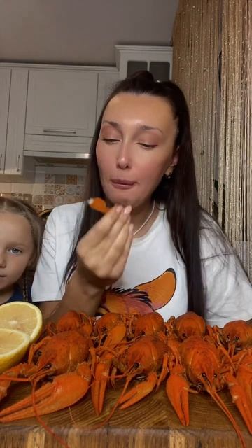 Кушаем раков #мукбанг #емнакамеру #раки смотреть онлайн