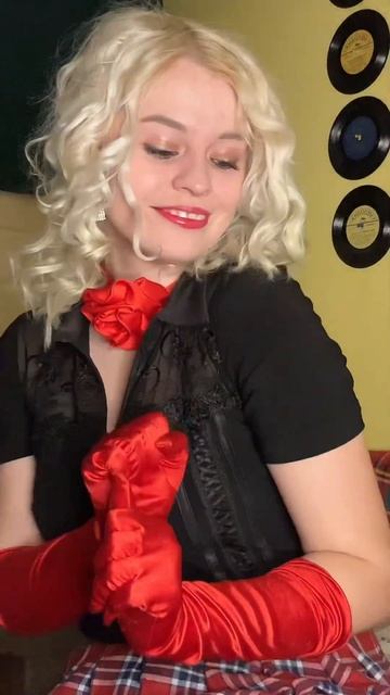 Есть красивая одна девушка на земле смотреть онлайн