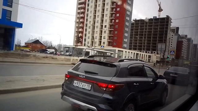 БКМ-321. Горит свет в салоне днём. Едем в сторону центра.