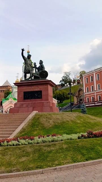 Памятник Минину и Пожарскому в Нижнем Новгороде 🏔 ос? смотреть онлайн