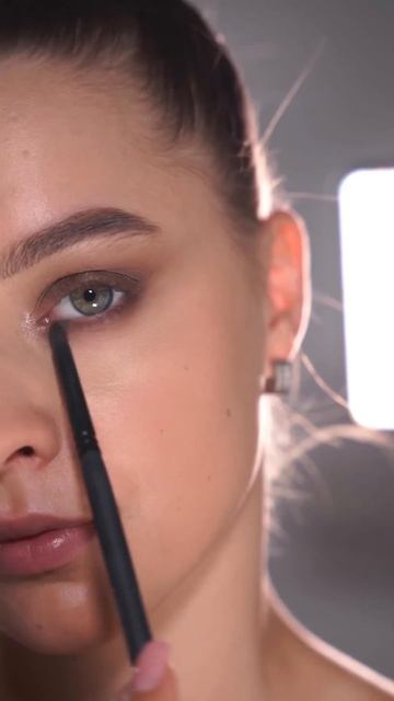 Повторяем трендовый Cappuccino makeup с katie.makeupp_ и косметикой A смотреть онлайн