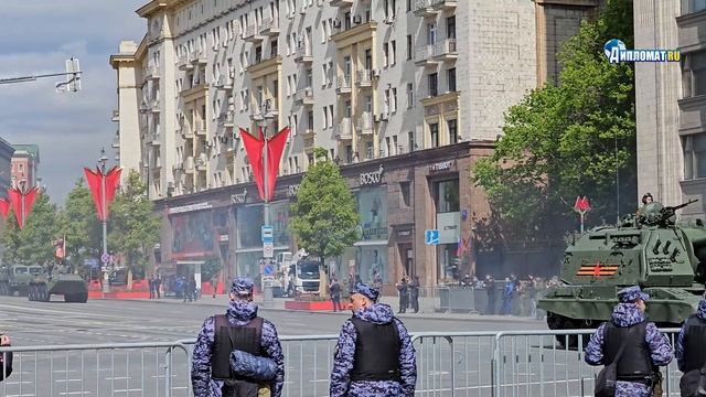 Рёв моторов, блеск стали — как Москва показала мощь армии в день 80-летия Победы