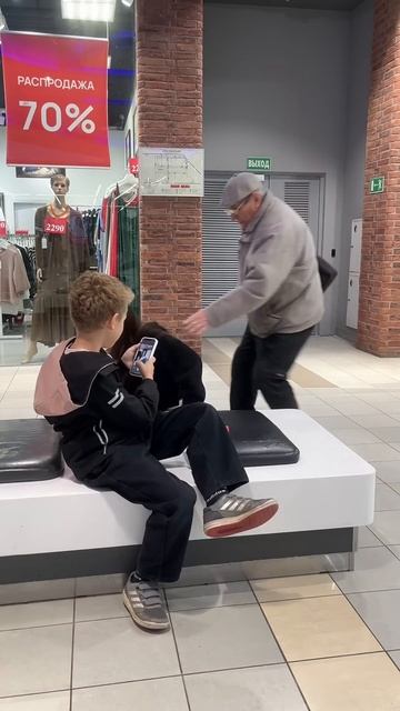 СНИМАЮ ВИДОСЫ В ТЦ: такие милашки есть🥺 смотреть онлайн