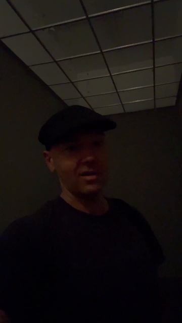 Нужно наслаждаться тем что у тебя есть. Перестань себя смотреть онлайн