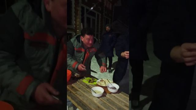 Татары едят Сюрстрёмминг! смотреть онлайн