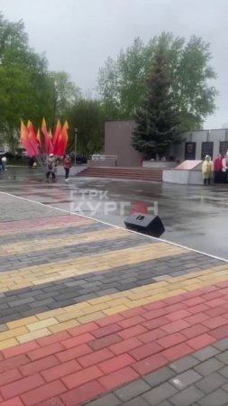 Хор исполняет военные песни в Парке Победы