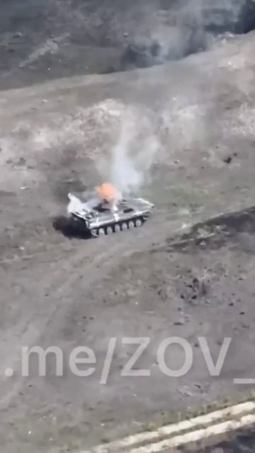 Бойцы ВДВ России закинули гранаты с квадракоптера в л? смотреть онлайн