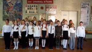 Песня "Мы уходили на войну" на конкурсе, посвящённому  Дню Победы в Кореизской школе - Крым