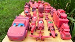 Убирайте грязные миникары и автоколонны disney pixar! Поиграйте в саду