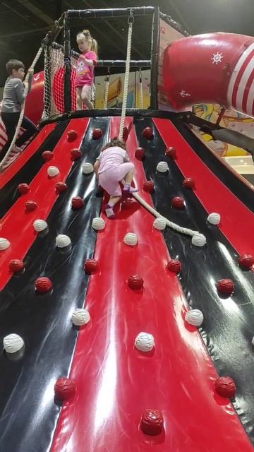 Корабль развлечения 💥 #рязань62 #рязань #ашан #развлеч? смотреть онлайн