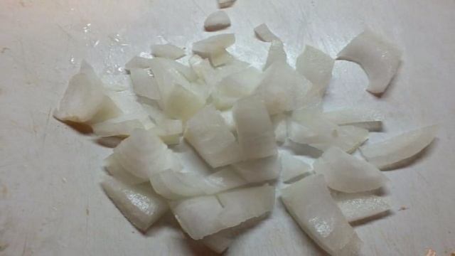 Мясо тушеное с луком и салом