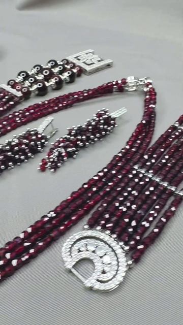 Гранатовые комплекты от мадам Бижу #каменьгранат #гра? смотреть онлайн