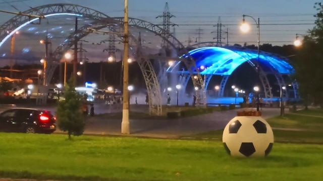 Сухой фонтан в парке "Победа" перед стадионом "Волгогр?