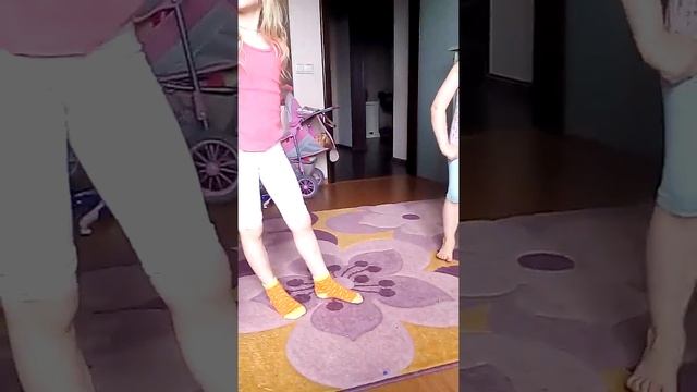Дети танцуют под песни Патапа и Насти!!! КсюшаНастя и Наташа