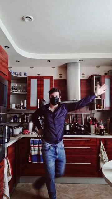 ПАЦАН В МАСКЕ ТАНЦУЕТ ОЧЕНЬ ОЧЕНЬ КРУТО #класс #видео #? смотреть онлайн