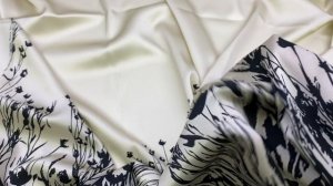 Шёлк атласный светло-бежевого цвета с принтом чёрные веточки 46736