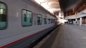 ЧС4т-470 с поездом Самара-Минск прибывает на станцию Мин