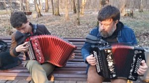 Измайловский пятачок, Гармонисты Павел Бузин и Илья Х?