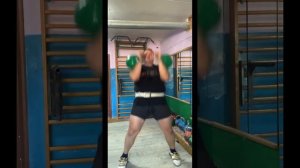 Работа над техникой толчка двух гирь. #спорт #гиря #тре?