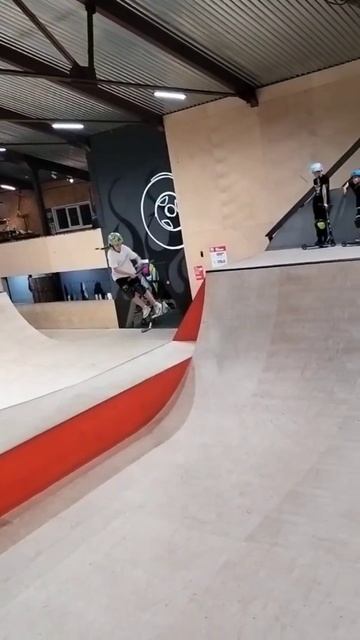 Есть #самокатныетрюки #automobile #skatepark #самокат #skate #skatescoote смотреть онлайн
