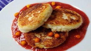 Сырники с клубничным соусом