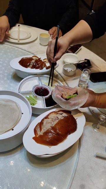 Как едят утку по Пекински 🦆 смотреть онлайн