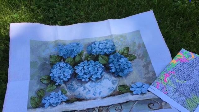 Вышитая работа «Гортензии» от Лукас / Марианские лазн? смотреть онлайн