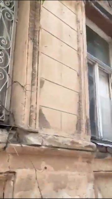 Виноград и гранат на улице в Тбилиси #travel #georgiatravelguide смотреть онлайн