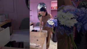 Как сделать букет из гортензии , диантуса и папоротник