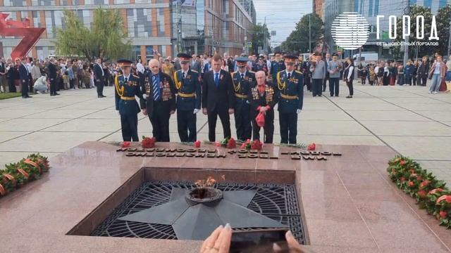 В Краснодаре возложили цветы к Вечному огню в 80-летие Победы