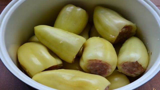Перец фаршированный курицей в мультиварке