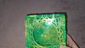 Салфетница из смолы.