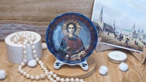 Плакетка с иконой на ножках Святой Пантелеймон, гжельский фарфор