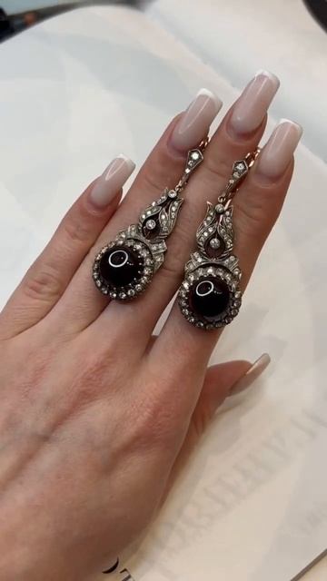 Серьги-подвеска с гранатами и бриллиантами LK006198 смотреть онлайн