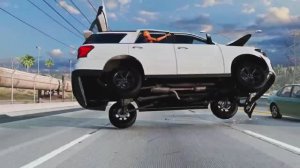 Обгоны и аварии на трассе в бимке. BeamNG Drive - Реалистичные автомобильные аварии и погони и ДТП.