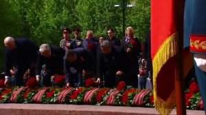 Путин с иностранными коллегами возложили цветы к Могиле Неизвестного солдата