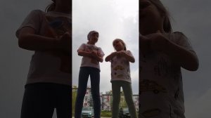 правда же  что мы подруги с Таей