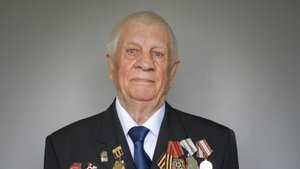 Сын полка. В 12 лет ушел на войну со своими братьями.
