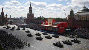 Участники СВО и премьера самоходок: как прошел Парад Победы в Москве