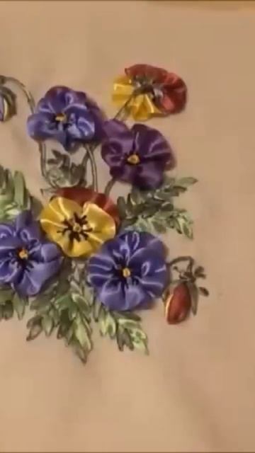 Анютины глазки. Процесс вышивки. #вышивкалентами #embroide смотреть онлайн