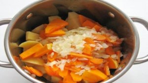 Суп-крем из картофеля, зеленого горошка и кукурузы