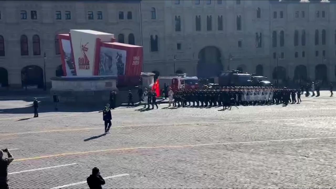 Парадный расчет КНР спел песню "Священная война" на Красной площади: видео