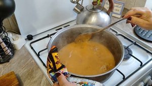 Гагаузская манджа - соус с мясом и луком. Песня, а не бл?
