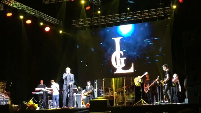 Трикси слушает Лепса смотреть онлайн