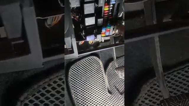 мигает свет шумит реле смотреть онлайн