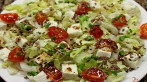 Салат Айсберг с брынзой и помидорами черри