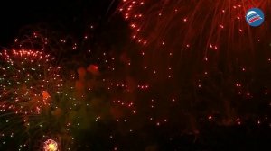 День Победы в Москве: салют и ликования среди собравшихся людей