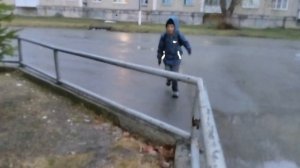 Паркур на улице. Побег от мусоров....