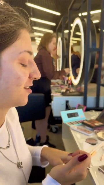 Привет! Меня зовут Лиза и я визажист из Москвы.Приглаш? смотреть онлайн