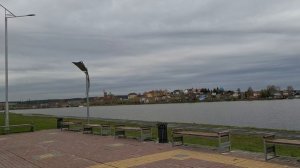 09-05-2025 девочки пойдёмте прогуляться по набережной